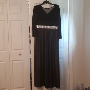 2/$26⭐ Costume quality gown